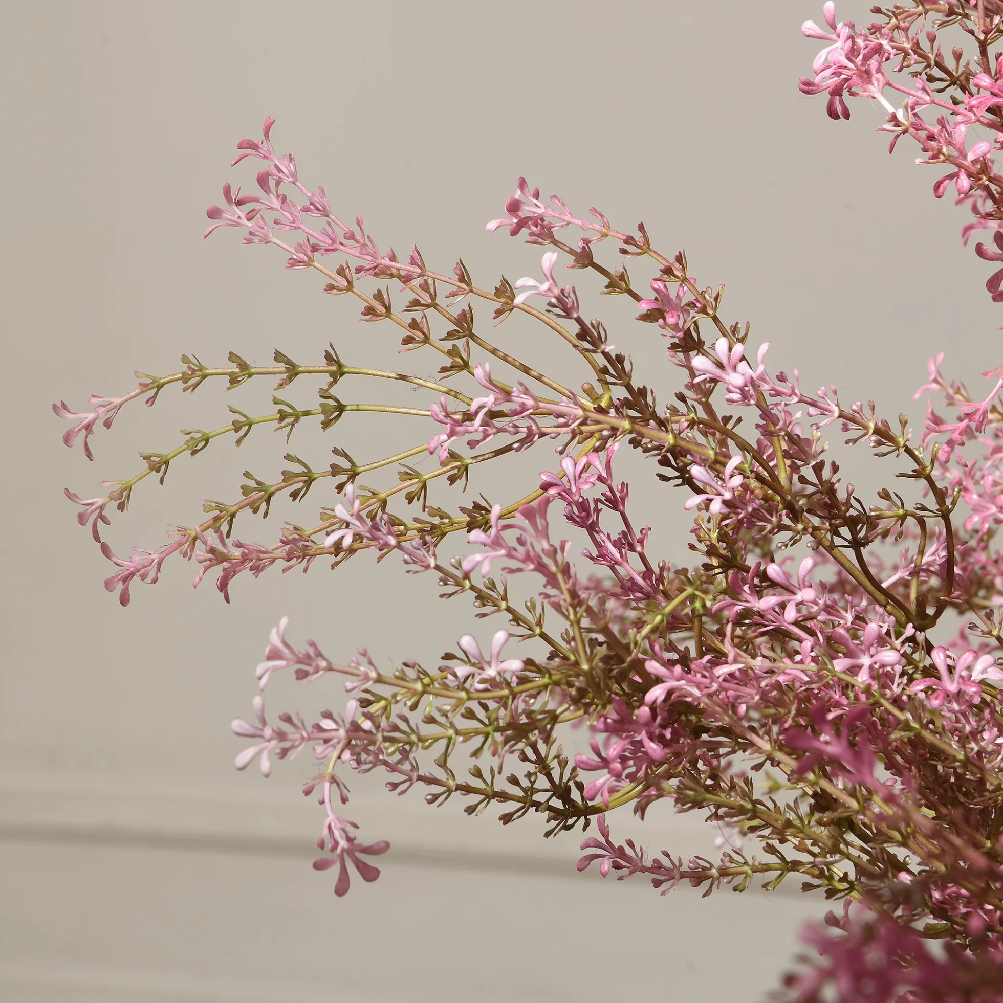 Feuillage avec petites fleurs 92 cm
